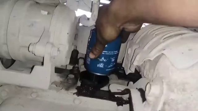 इंजन ऑयल कैसे बदलें || How To Change Engine Oil And Oil Filter Hyundai i10 смотреть онлайн
