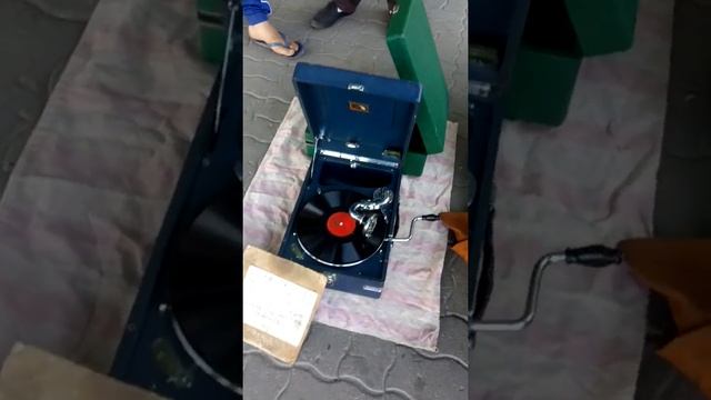 Самый старинный Громофон играет. смотреть онлайн