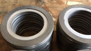 Прокладка спирально-навитая СНП-В-3-43-4,0-4,5 ОСТ 26.260.454-99 FlowTech (Armatron.Ru)