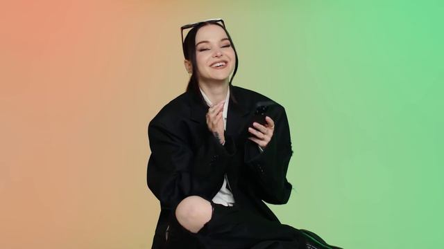 Dove Cameron Reveals What's On Her Phone | Glamour смотреть онлайн