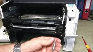 Ausbau MP-Tray Kyocera FS-4100 ?