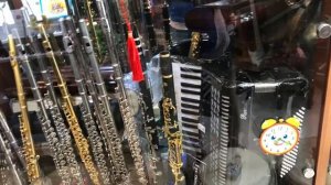 Музыкальные магазины в г. Пекина. Улица музыкальных магазинов. Саксофон, Гитара, эрху, пипа.