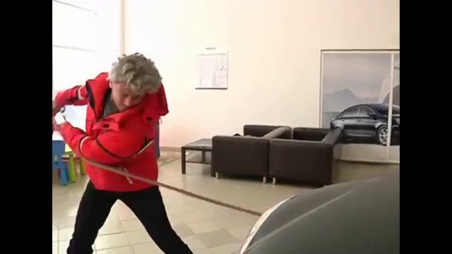 Запуск авто с помощью домкрата и веревки. смотреть онлайн