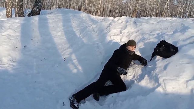 Два человека снимают видео