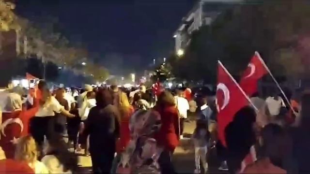 SEDA SAYAN ALİ AYŞEYE YUMRUK ATTI AYŞE DAYAK YEDİ SON DAKİKA SON DAKİKA KAVGA смотреть онлайн