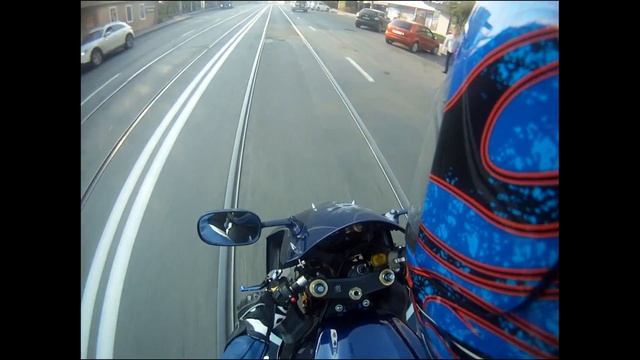 езда на мотоцикле по городу смотреть онлайн