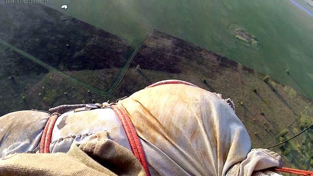 прыжок с парашютом д10 с 900м,вид с верху лучше)