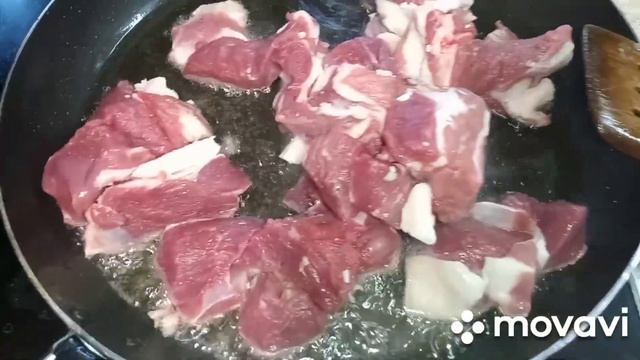 Жареная баранина с луком, супер ароматная и очень нежная. Очень вкусно смотреть онлайн