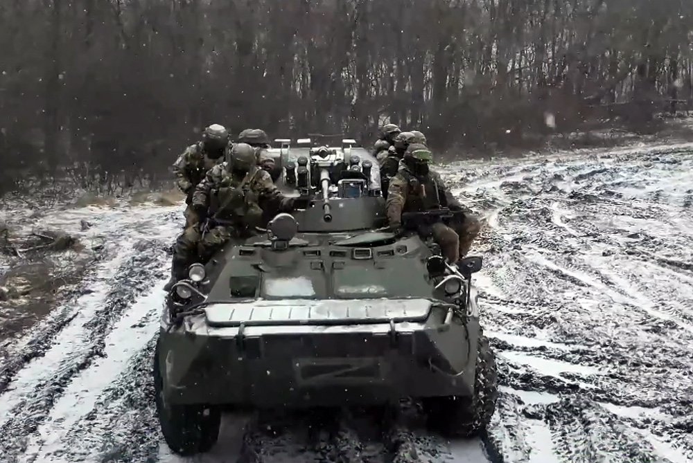 Два часа отражал атаки противника: новые подвиги российских военных / События на ТВЦ