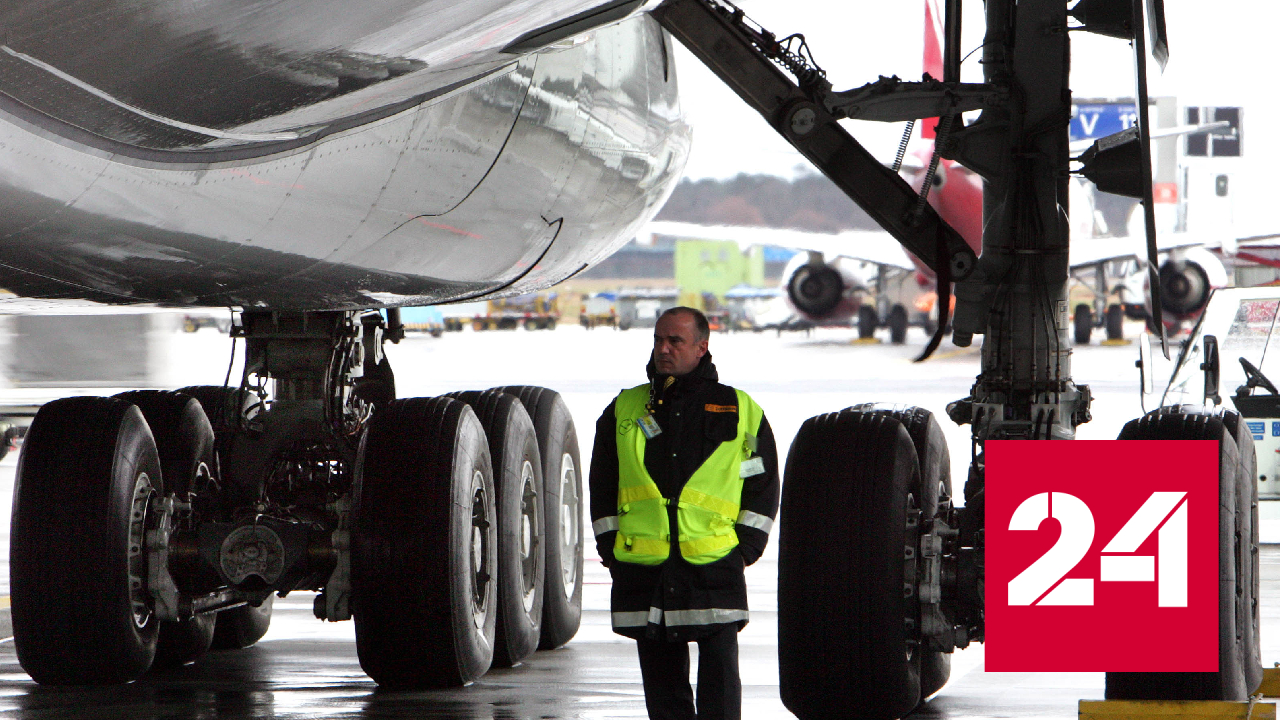 Мигрант чуть не погиб, спрятавшись в багажном отсеке самолета - Россия 24