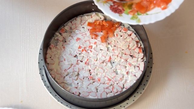 Нежный и вкусный Салат с крабовыми палочками и чипсами рецепт пошагово