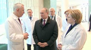 Владимир Путин побывал в Национальном медицинском центре имени Алмазова и пообщался с врачами