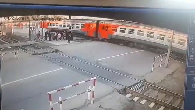 Спас от поезда. смотреть онлайн