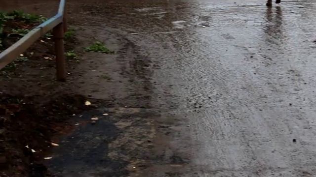 На улице Кувыкина заасфальтировали участок дороги размером "метр на метр" смотреть онлайн