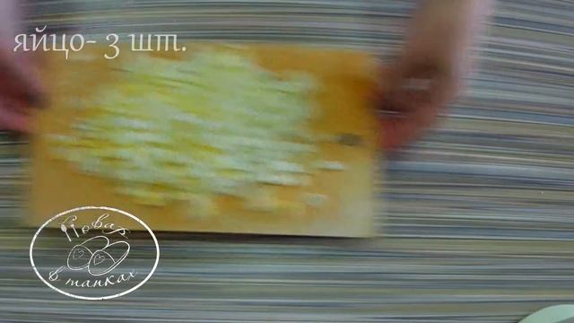 салат из куриной грудки с сухарями. Вкусный и простой салат.