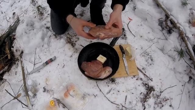 Выезд в лес и готовка сочного стейка с картошкой. смотреть онлайн