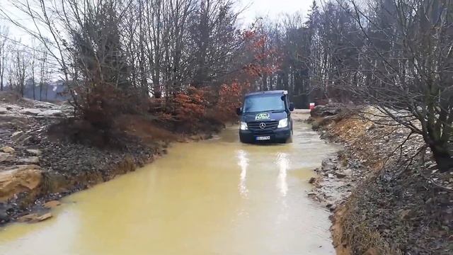 Мерседес-Бенц Спринтер. Фургон-внедорожник. Тест-драйв в немецком парке Offroadpark Langenaltheim смотреть онлайн
