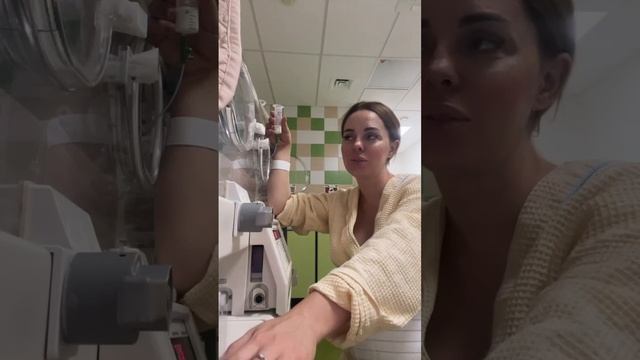 Юлия Ефременкова пожаловалась, что ей не хватает молока для кормления детей