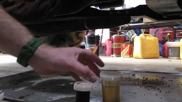 How to Replace a Mahindra 1626 Tractor Fuel Filter смотреть онлайн