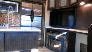 2016 Forest River XLR Thunderbolt XLR 425AMP Crossover Fifth Wheel, 3 Slides, Gen, A Looker! $54,90