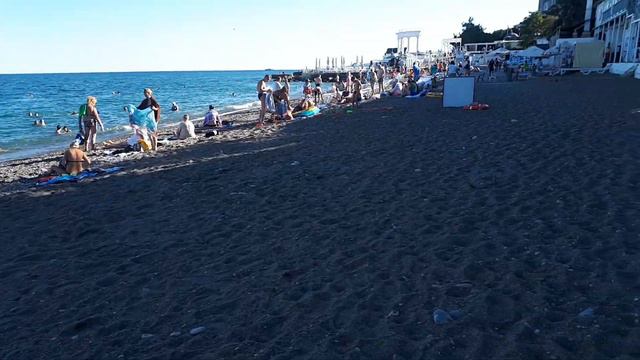 КРЫМ сегодня.АЛУШТА.ПЛЯЖНЫЙ отдых.Прогулка по ПЛЯЖУ.Песочный и Галечный ПЛЯЖ в Алуште.