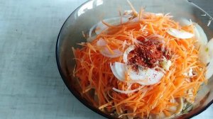 Салат из соевого мяса.