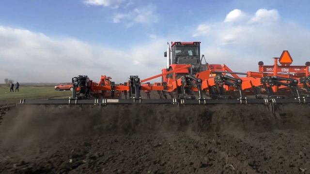 Отзыв о полевом культиваторе 5635 | Прицепной культиватор KUHN смотреть онлайн