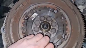 Неисправный двухмассовый маховик DQ200 DSG7