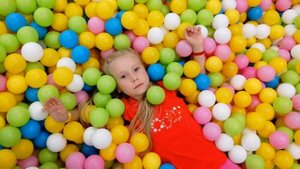 ΠΠ°ΡΡΡ ΠΈ ΠΠΈΠΌΠ° Π½Π° Π΄Π΅ΡΡΠΊΠΎΠΉ ΠΏΠ»ΠΎΡΠ°Π΄ΠΊΠ΅