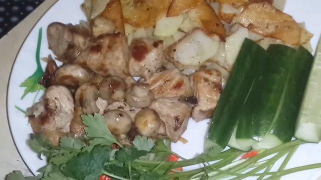 ЖАРЕННАЯ КАРТОШКА с МЯСОМ и ГРИБАМИ ч2#ХАРЧО#КУРИЦА#КРАБОВЫЙ#МИДИИ#ЖАРИТЬ#ОМЛЕТ#МЯСО#КРЫЛЫШКИ# смотреть онлайн