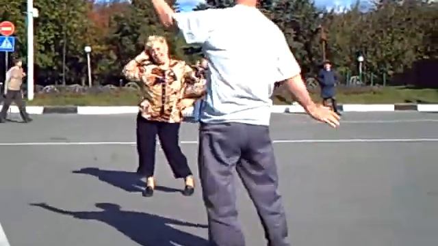 Зажигательный танец пожилой пары ПРИКОЛЬНО!