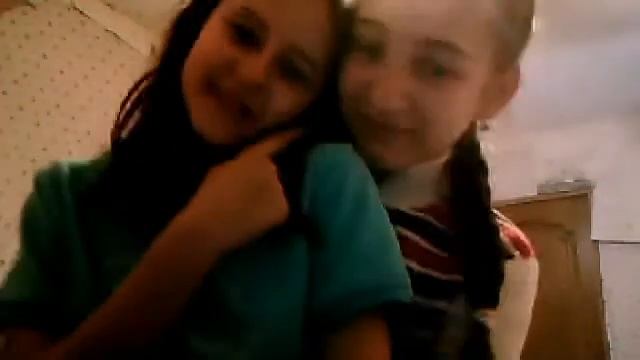 Мы кривляемся перед камерой с моей лучшей подругой Любой.))) смотреть онлайн