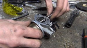 Карбюратор мотобуксировщика, ремонт вала воздушной заслонки.