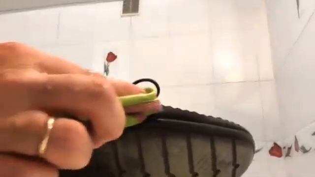 Как отмыть жвачку. Скрабер Гринвей. смотреть онлайн