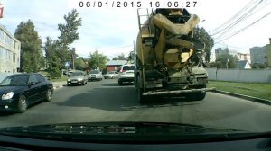 Тула. 01.06.2015. Бетономешалка мешает бетон !!!