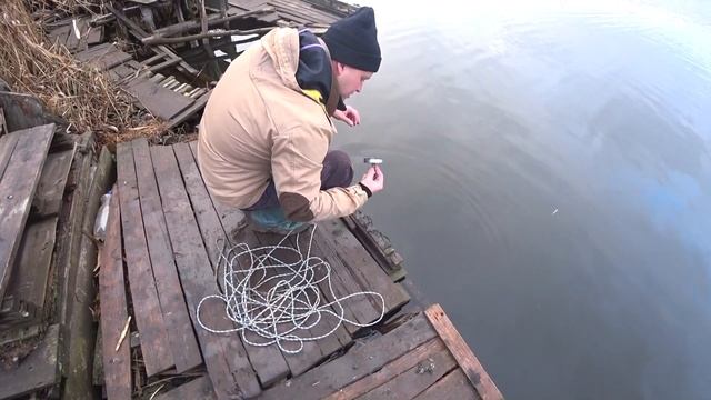 Первая магнитная рыбалка с поисковым магнитом. ПЕРВЫЕ ДЕНЬГИ и другие находки