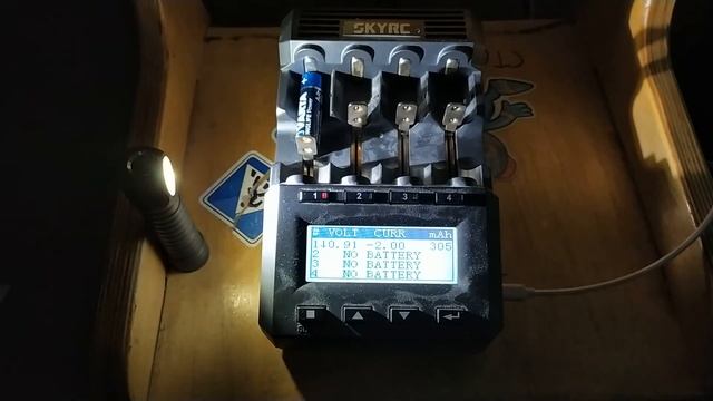 Разряд батарейки током 2 ампера смотреть онлайн