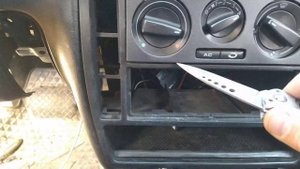 ФОЛЬКСВАГЕН ПАССАТ B5 КАК СНЯТЬ ПРАВИЛЬНО ПАНЕЛЬКУ