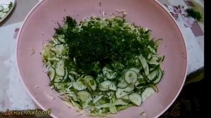 Салат из молодой Капусты с огурцом и зеленью + Обалденная заправка. Легко! Вкусно! Бюджетно!