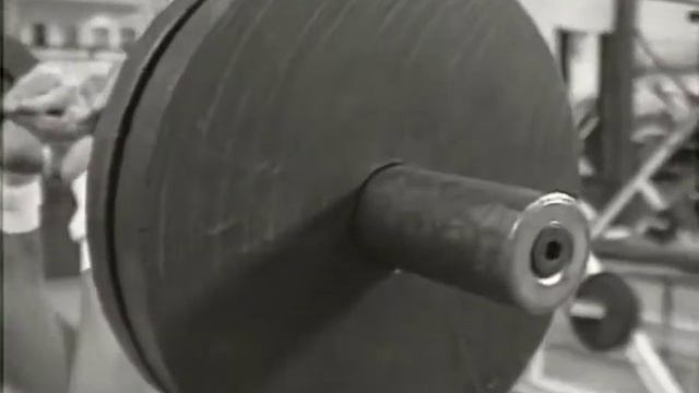 KEVIN LEVRONE'S FREAKY TRICEPS WORKOUT смотреть онлайн