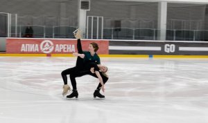 Подготовка к последним соревнованиям сезона в танцах на льду