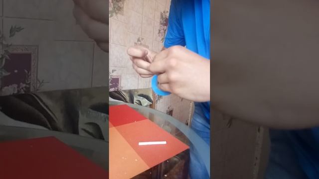 Лайфхак как прикурить сигарету без зажигалки и прочего дома.