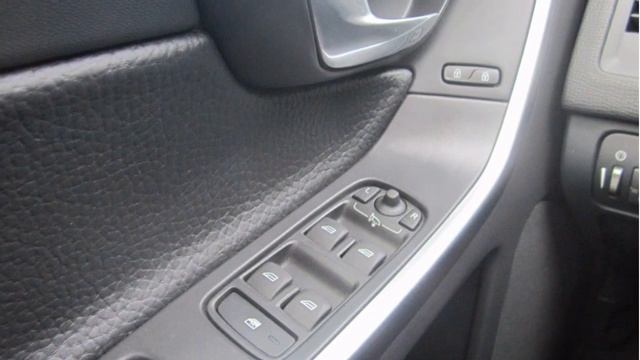 Volvo XC60 D3 DRIVE MOMENTUM GEARTRONIC смотреть онлайн