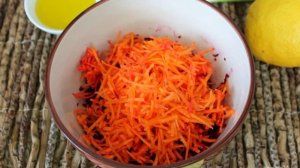 Салат со свеклой яблоком и морковью