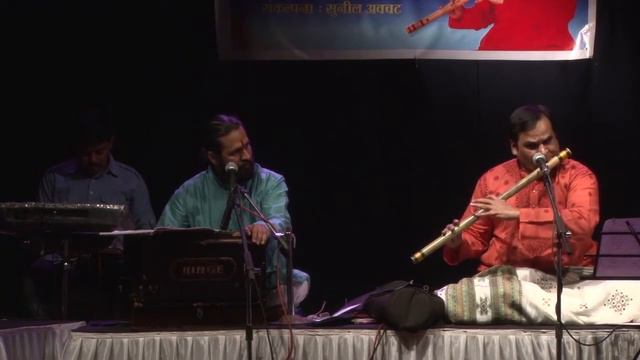Demonstration of dhrupad on bansuri in raag Yaman смотреть онлайн