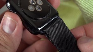 Apple Watch Space Black Milanese Loop: Review