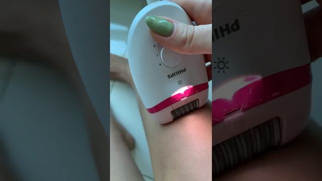 САМЫЙ ДЕШЕВЫЙ И ЭФФЕКТИВНЫЙ ЭПИЛЯТОР Philips Corded Epilator BRE22500/ ВОЛОСЫ НА НОГАХ УБРАТЬ смотреть онлайн