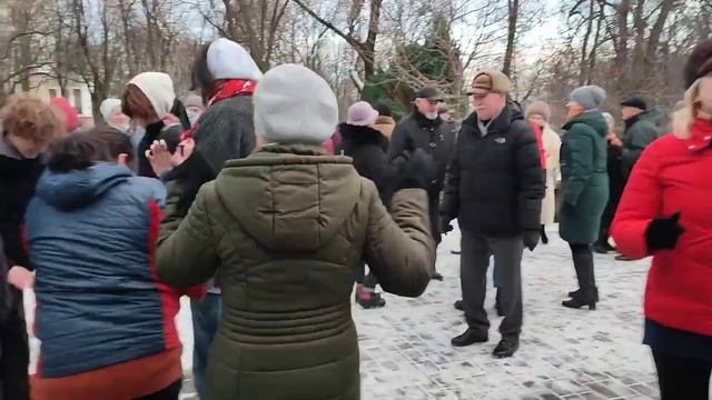 "Какая ты хорошая"...на танцполе в Гомельском парке...21.01.2023года. смотреть онлайн