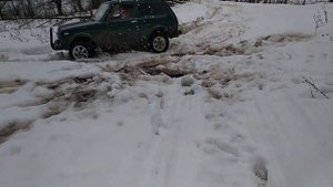 Нива  по снегу на самоблоках вал рейсинг  на потёртой резине