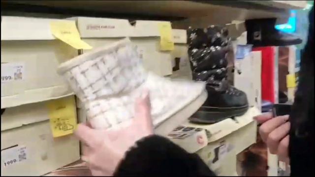 Влог с моей двоюродной сестрой 🐧 // погоня за шапкой, нашли вампирские бокалы и просто веселимся💅🏻 смотреть онлайн